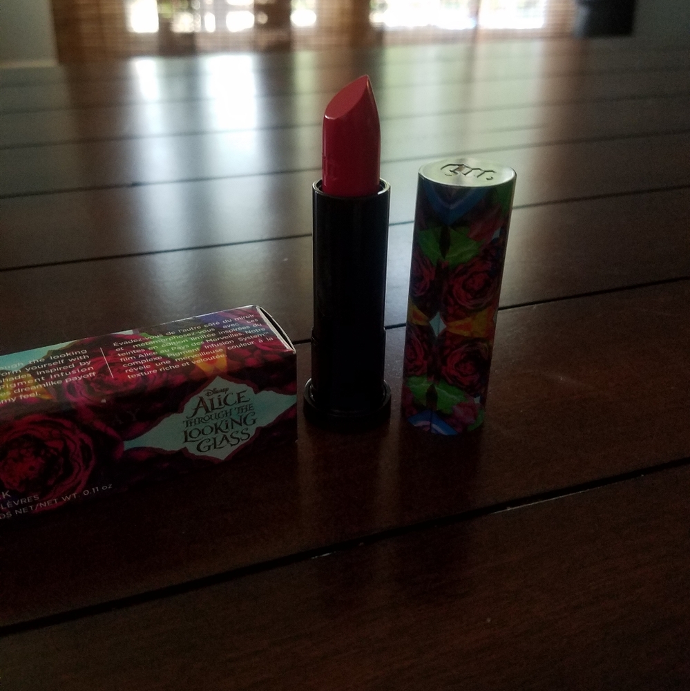 Urban decay alice through the looking glass lipsti